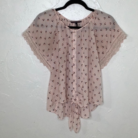 Victoria’s Secret front tie back splits lace trim floral blouse size Small EUC - Picture 1 of 14